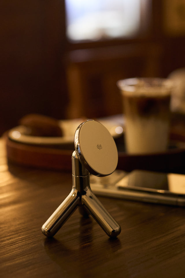 Phone Stand Anchor | Magnetic Metal Wireless Charging Stand (Desktop Use)